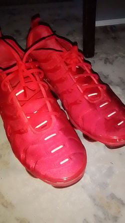 Nike air vapormax plus triple red