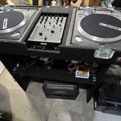 Numark Turn Table Set  