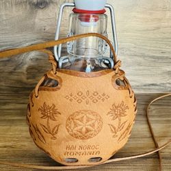 Vintage Romanian Leather-Wrapped Glass Bottle – “Hai Noroc România” Souvenir Flask