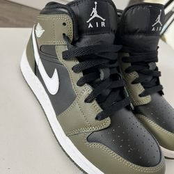 Nike size 7 Youth Brand New Never Worn