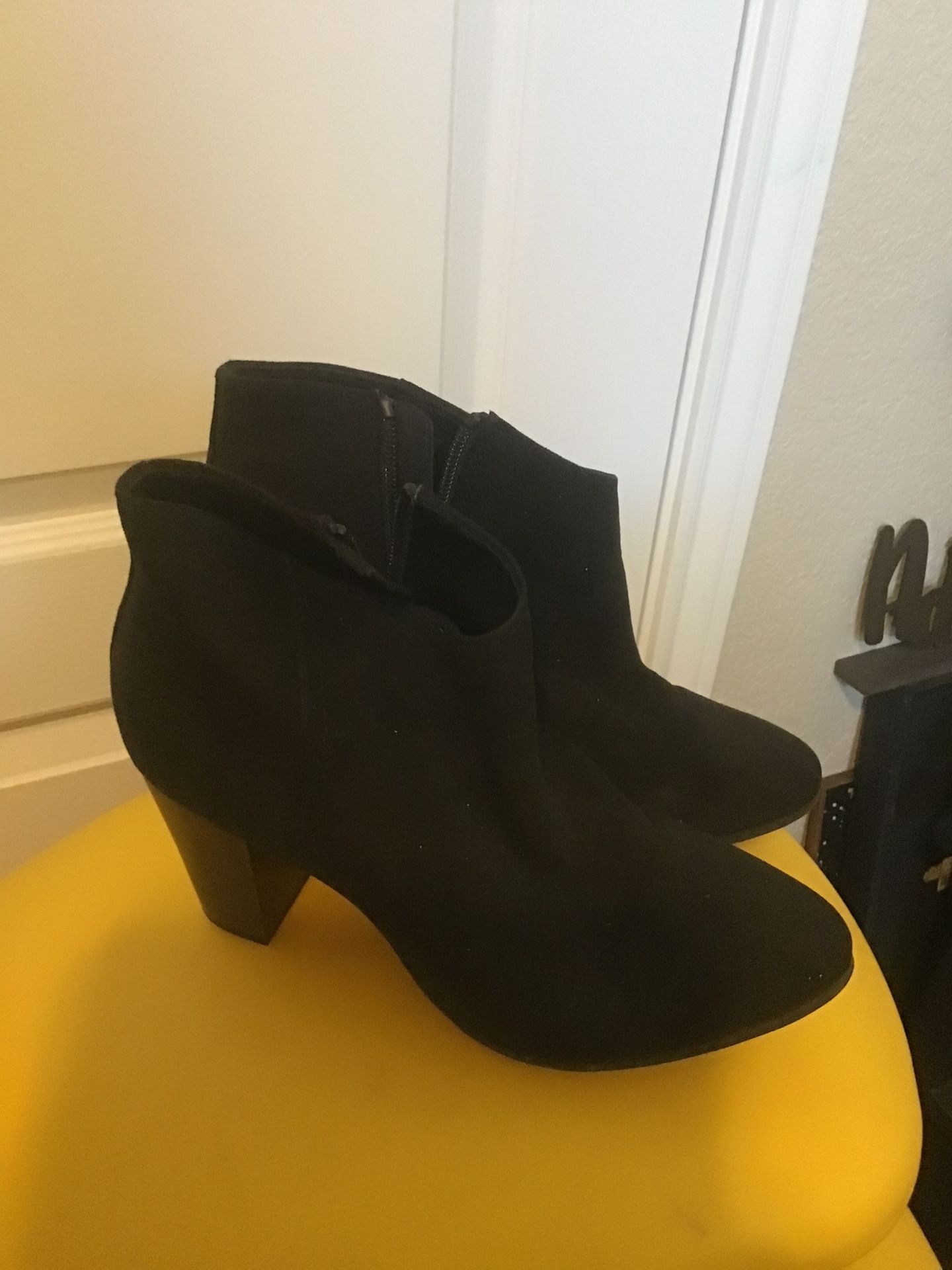 Womens Sz 7 Old Navy Black Boots