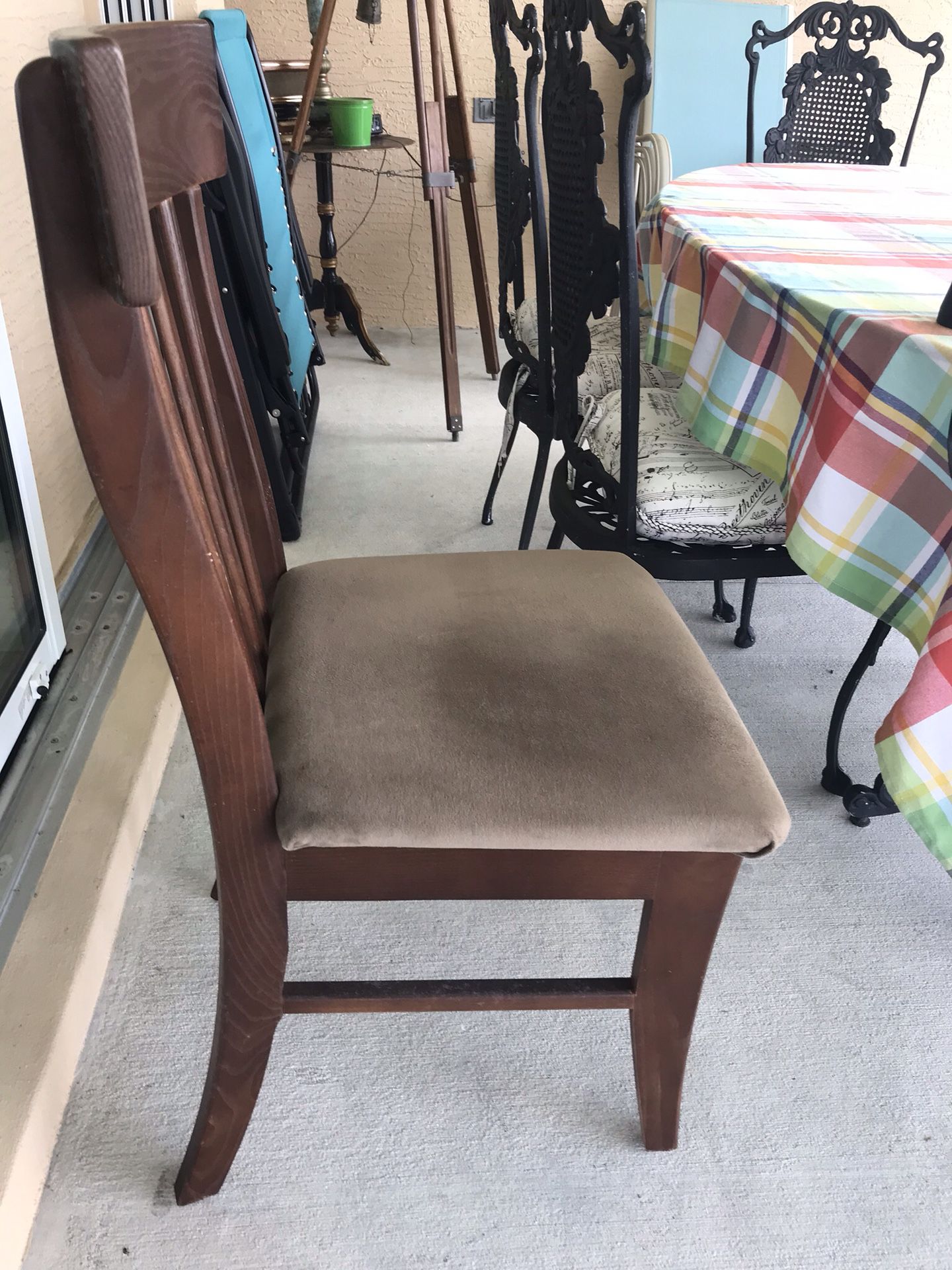 4 Wooden Dinning Chairs