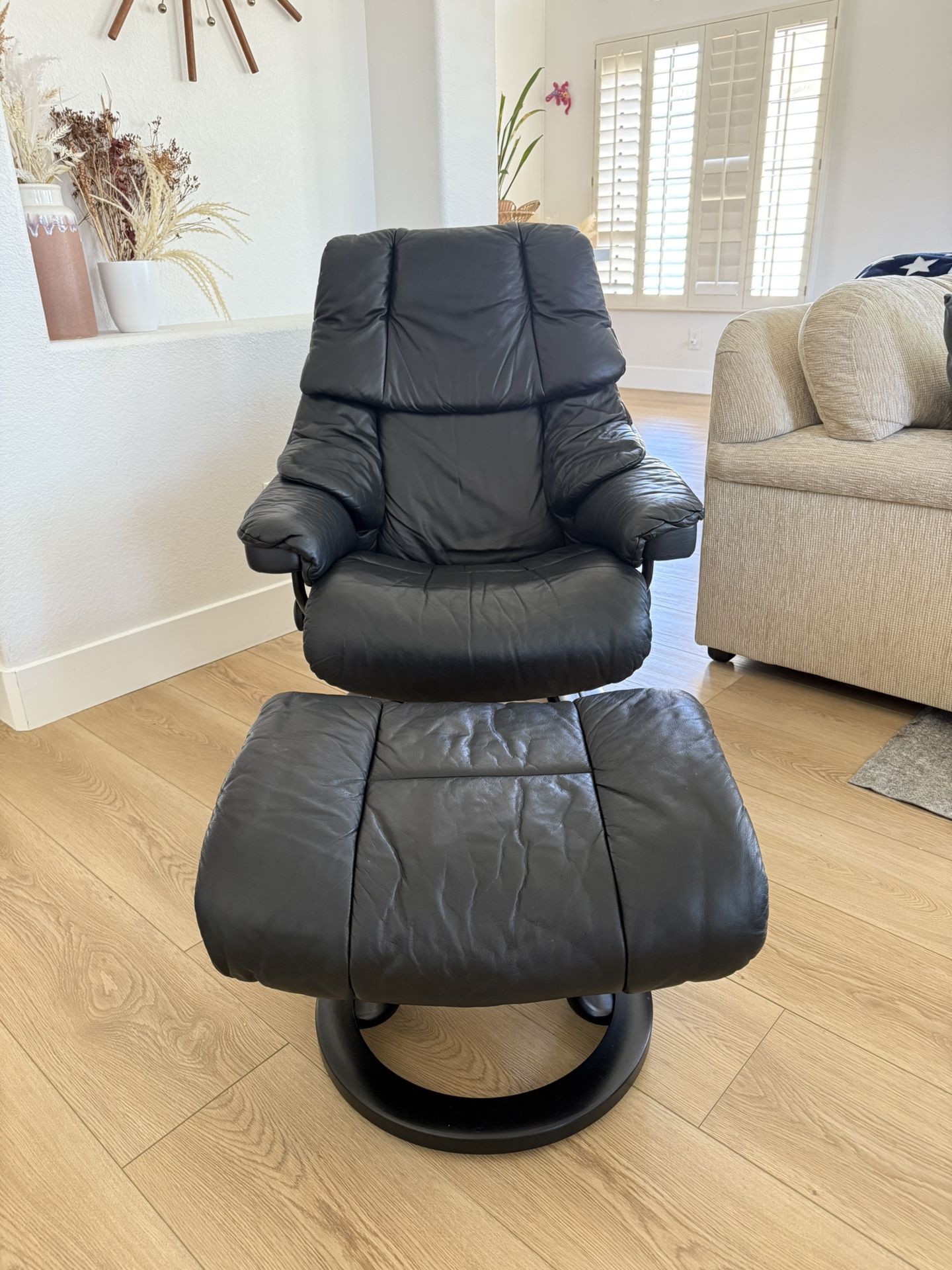 Ekornes Stressless Recliner and Ottoman, Size: Medium