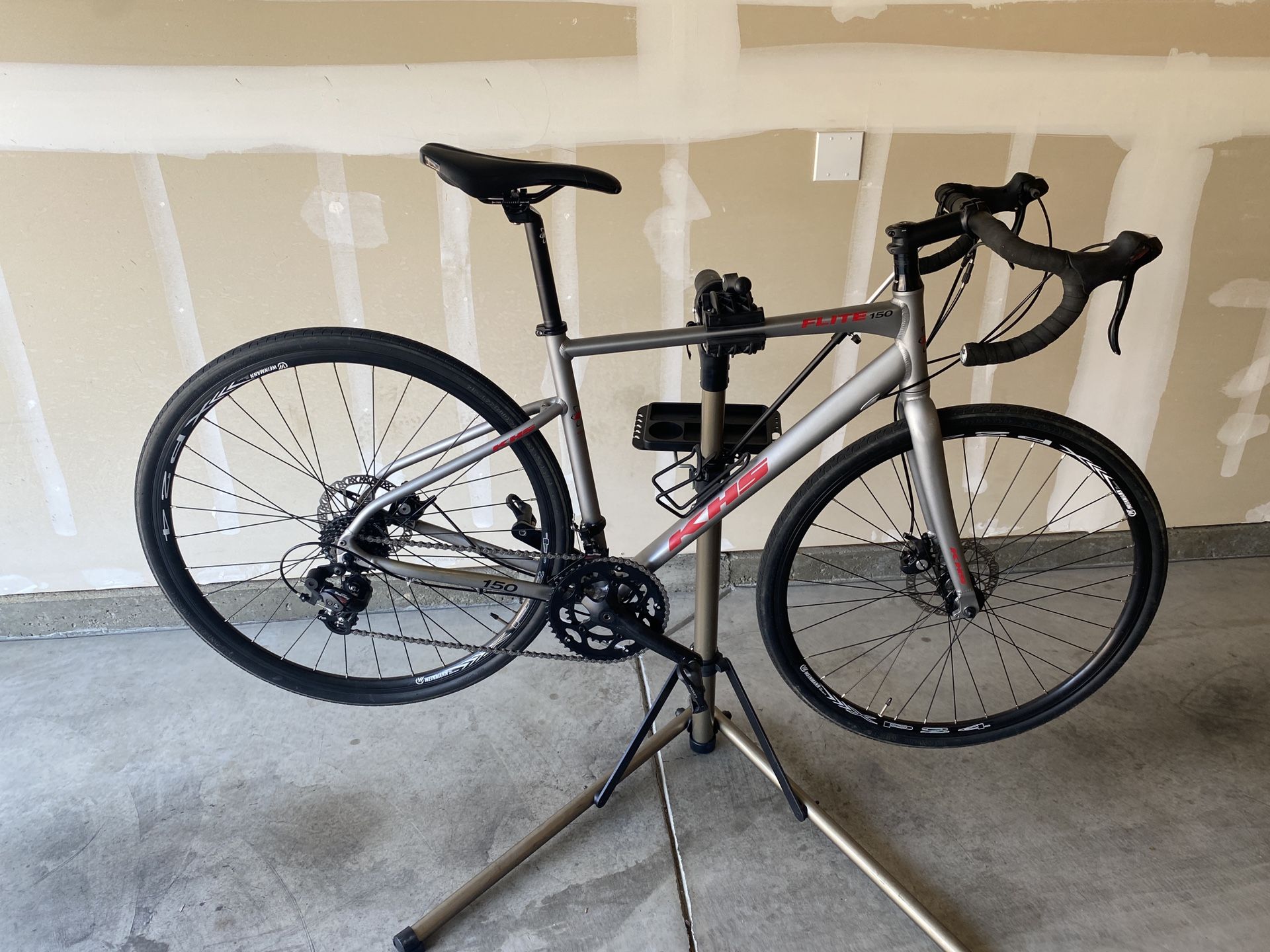 KHS Flite 150 Road Bike- Like New Condition.