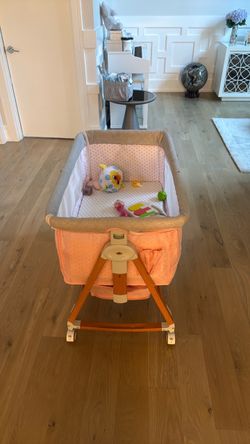 Newborn basinet on wheels