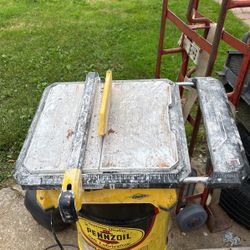 Electric tile cutter