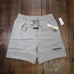 Essentials Shorts 