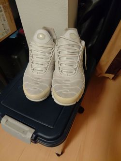 NIKE AIR MAX SIZE 8.5 MEN.. WHITE
