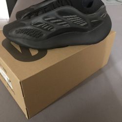 Yeezy 700 V3