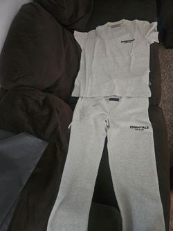 Small essentials sweats and t shirt set new