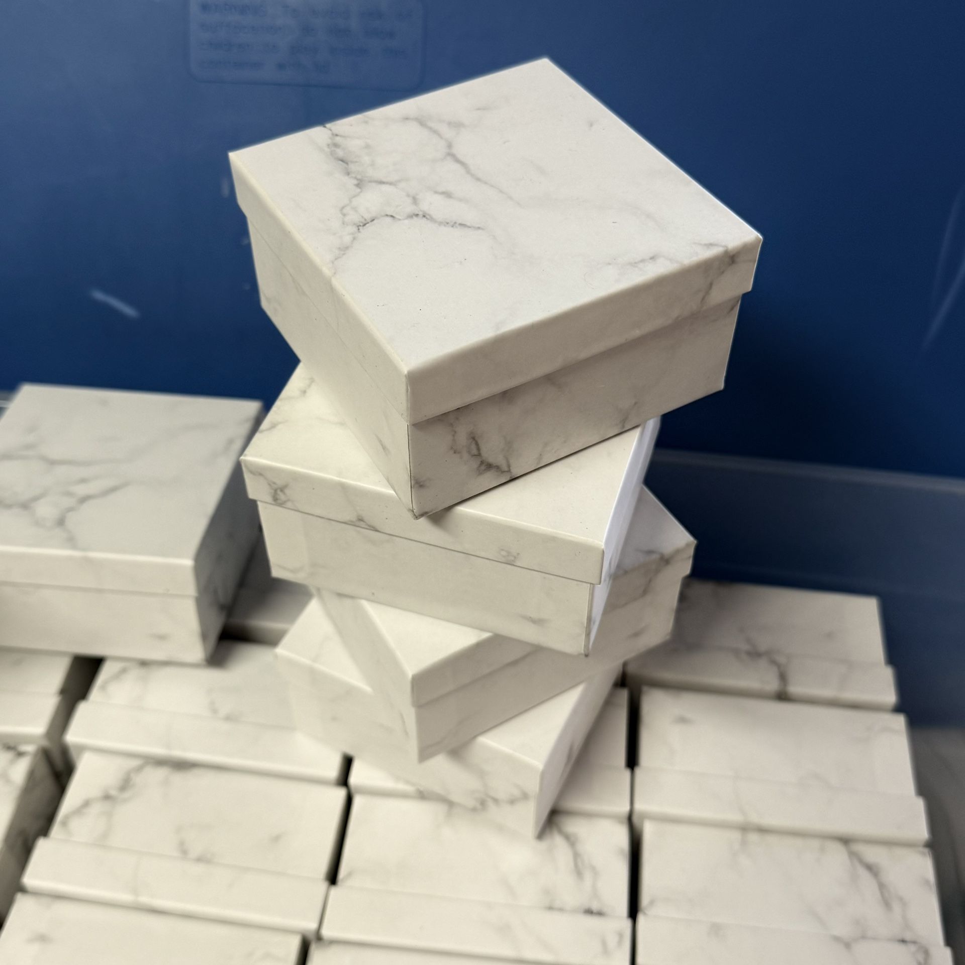 Bundle of 50 Marble-Print Gift / Favor Boxes w/ Inserts • 4” x 4” x 2”