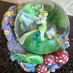 Disney’s Light Up & Musical Tinkerbell Snowglobe 