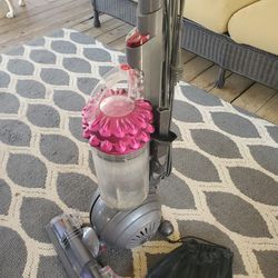 Dyson Like New Come With All The Cleaning Tools $150