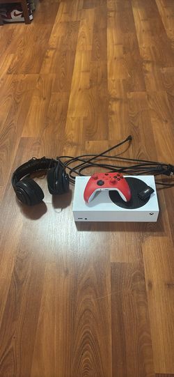 Xbox Series S, Turtle Beach Headset, Xbox Controller, Two Batteries.