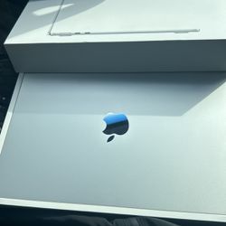 MacBook Air 13.6 