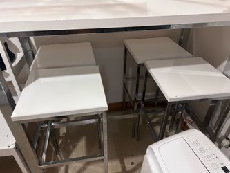 White table, 4 chairs