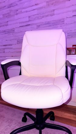 Cream Office Chair – Like New, Fully Assembl