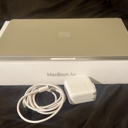 MacBook M3 16Gb Ram 256Gb Memory