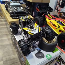 RC Electric Rock Crawler , Axial Capra 1/18 Scale 4x4 With Front And Rear Steering