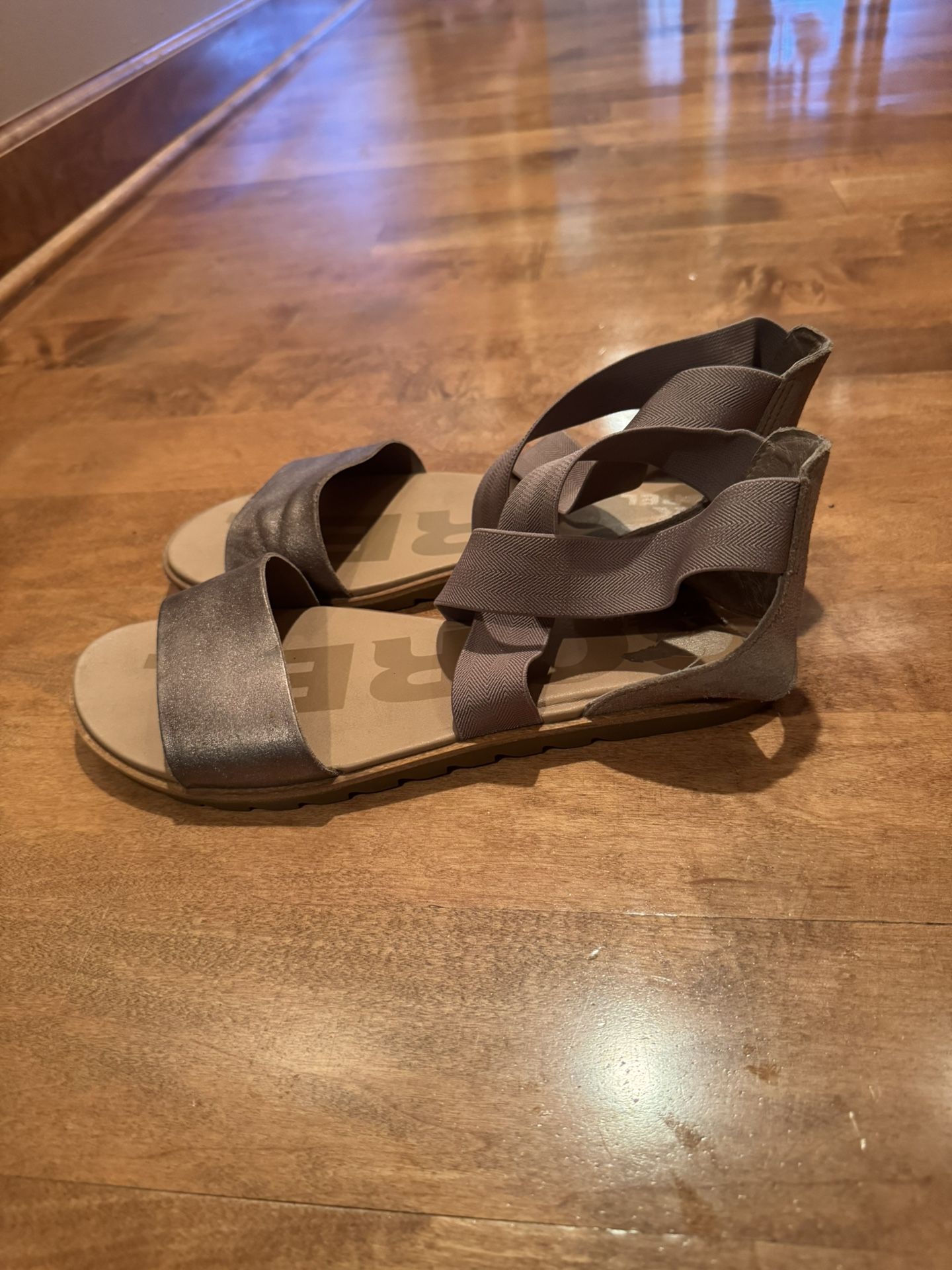 Woman’s Sorel Leather Sandals Shipping Available