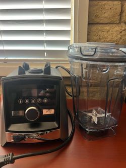 Vitamix Blender Ascent 3500 Like New!!