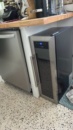 Nutrichef wine fridge stainless steel and black