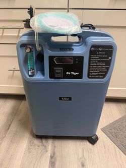SysMed M50 5-liter home oxygen concentrator with a built-in flowmeter, humidifier bottle