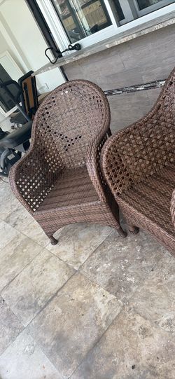 Brown resin wicker set of 2 like new patio chairs