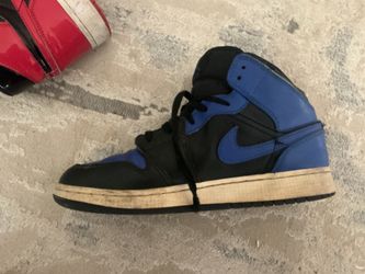 Nike Air Jordan 1 Mid sneakers in the "Black Royal Blue  size 7 used up