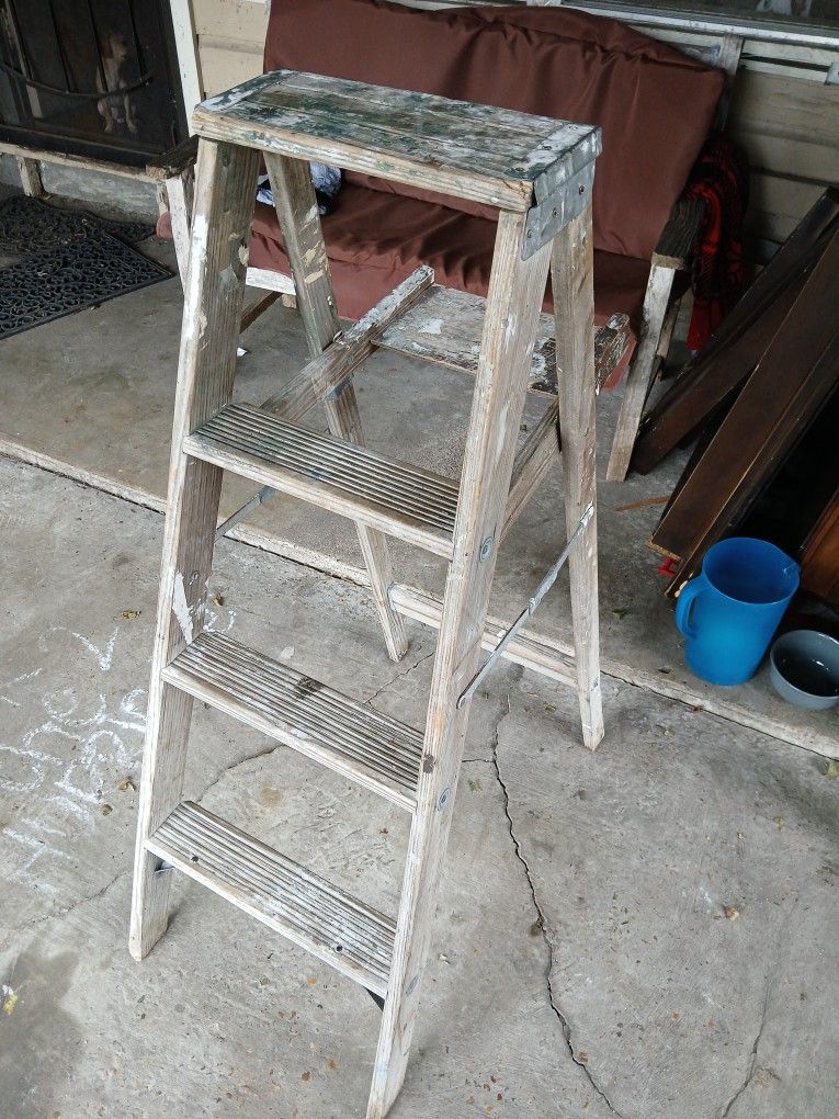 Short Wooden Step Ladder