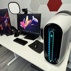 Alienware Gaming PC Plus 2 gaming Monitors! 