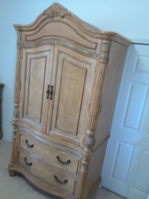 Chest Tv Stand From El Dorado Furniture In Royal Palm Beach Fl Chest Tv Stand From El Dorado Furniture In Royal Palm Beach Fl Offerup