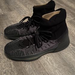 NEW YEEZY BSKTBL KNIT Size 12