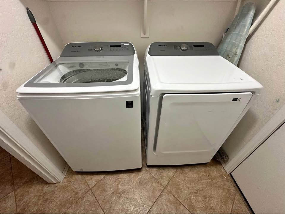 Samsung Washer And Dryer Set (Electric)
