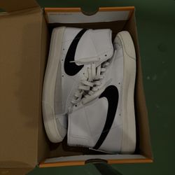 Women’s Nike Blazer Mid ’77 – Size 9.5