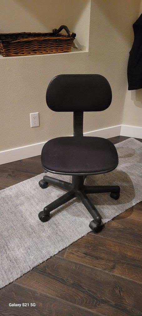 Small adjustable height Office chair