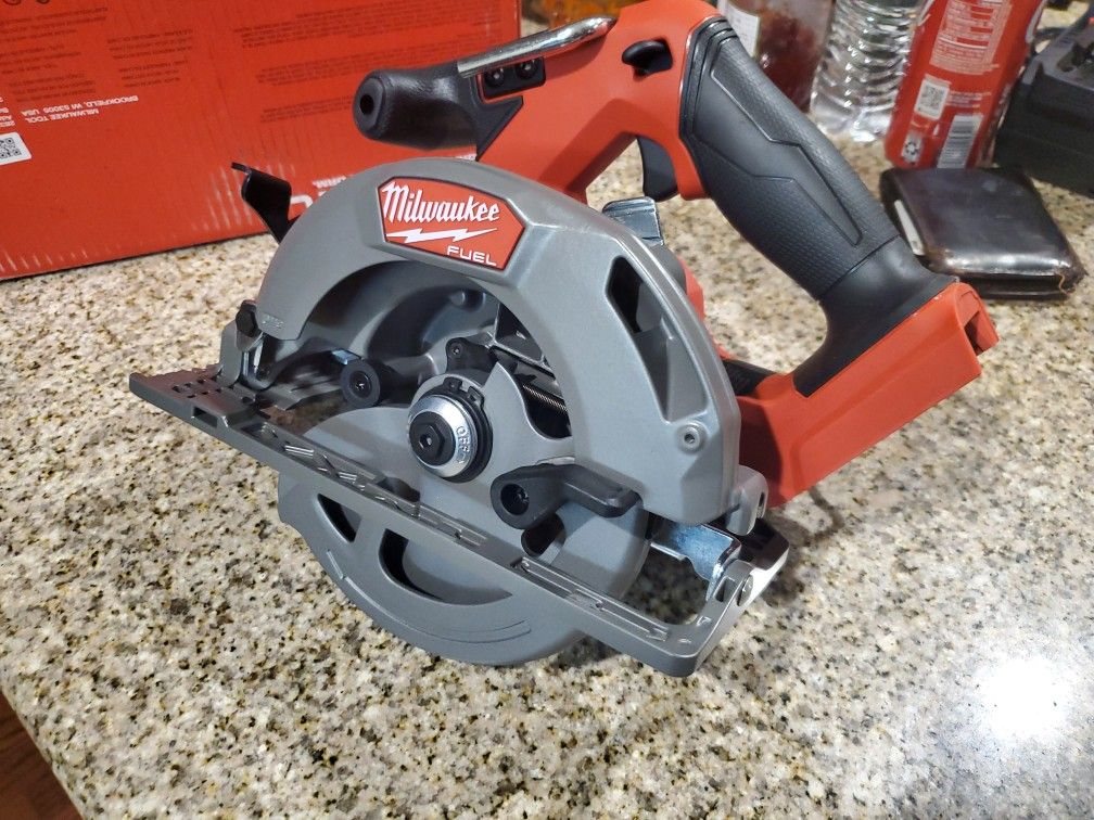 Milwaukee M18 Fuel Circular Saw 6 1/2