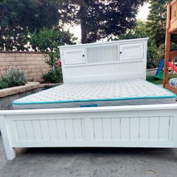 Vendo Cama Queen De Madera Con Colchones 