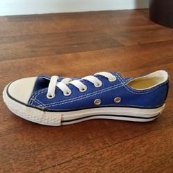 Converse Boys Size 12 (Age 6/7)