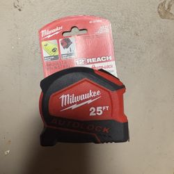 Milwaukee Compact Auto Lock Tape