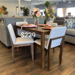 Beautiful 5-Pc Dining Table Set Oak Finish NEW