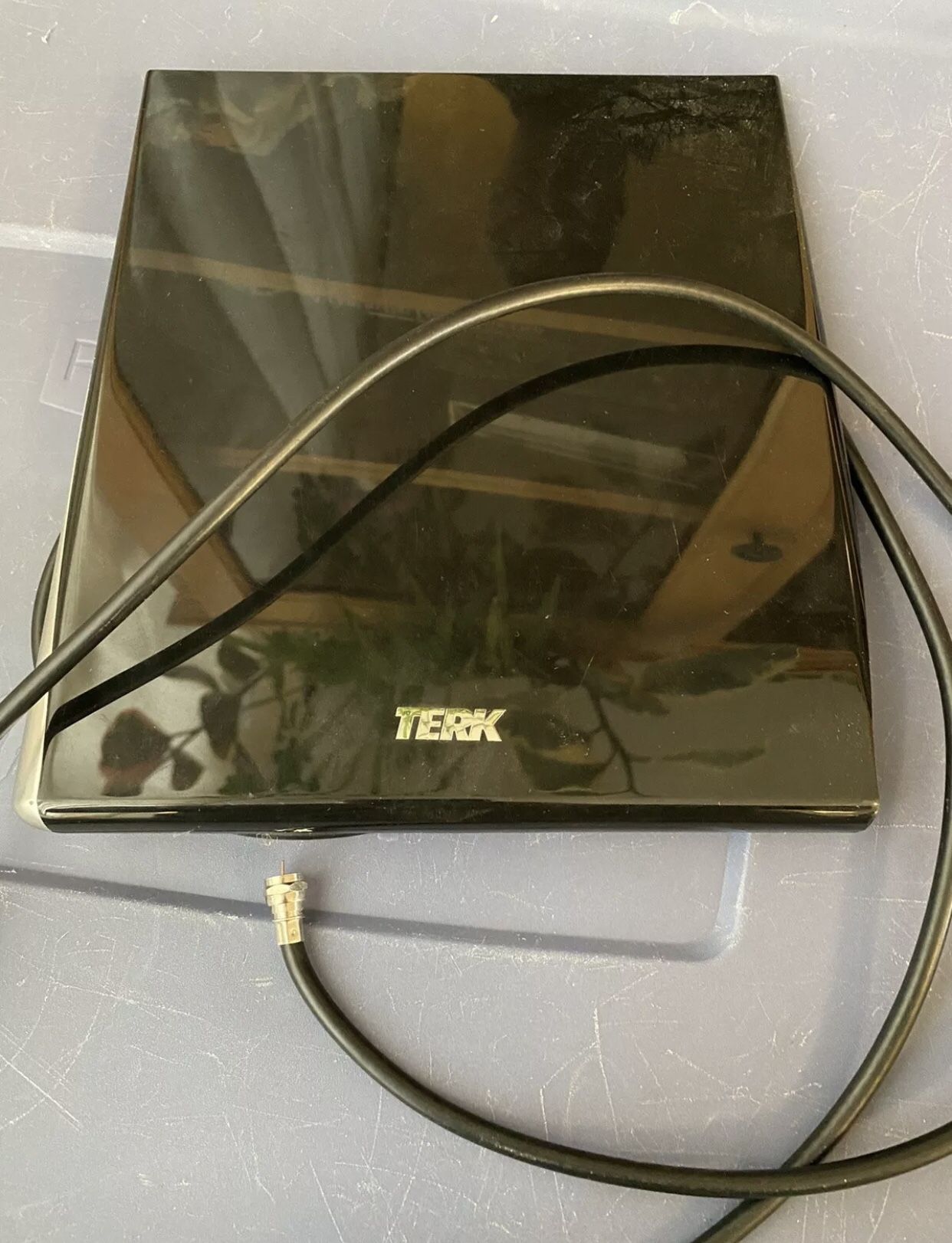 TERK Omnitv5 Omni-Directional Digital Flat Outdoor Antenna