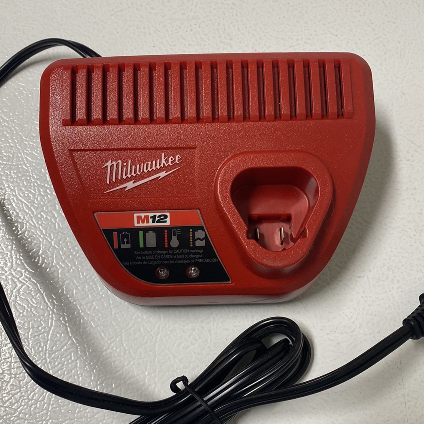 Milwaukee M12 12-Volt Lithium-Ion Battery Charger