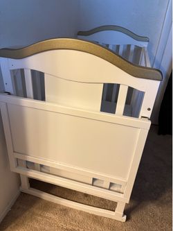 Mini crib/side sleeper