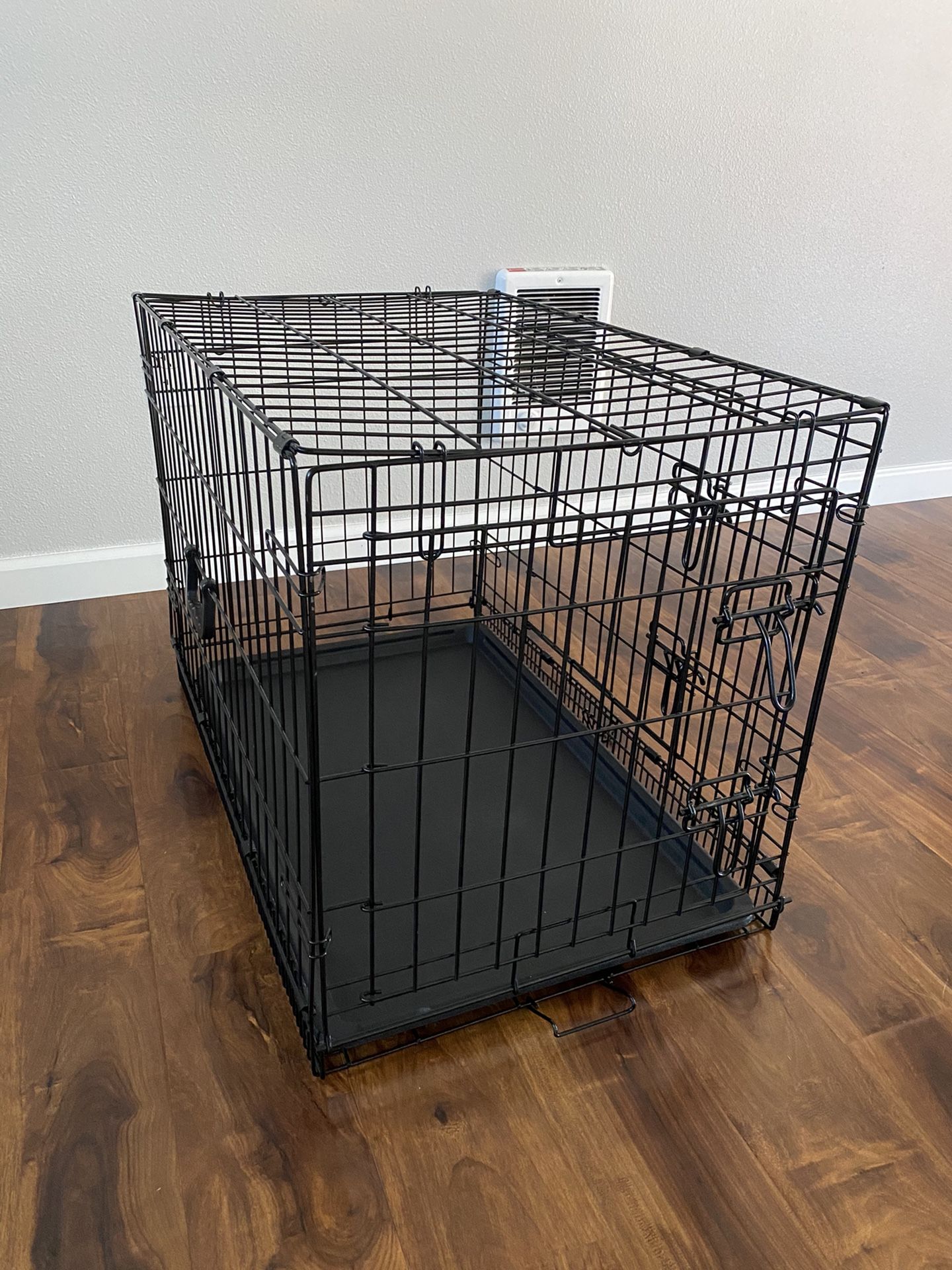 Double door dog crate (30" L X 19" W X 21" H)