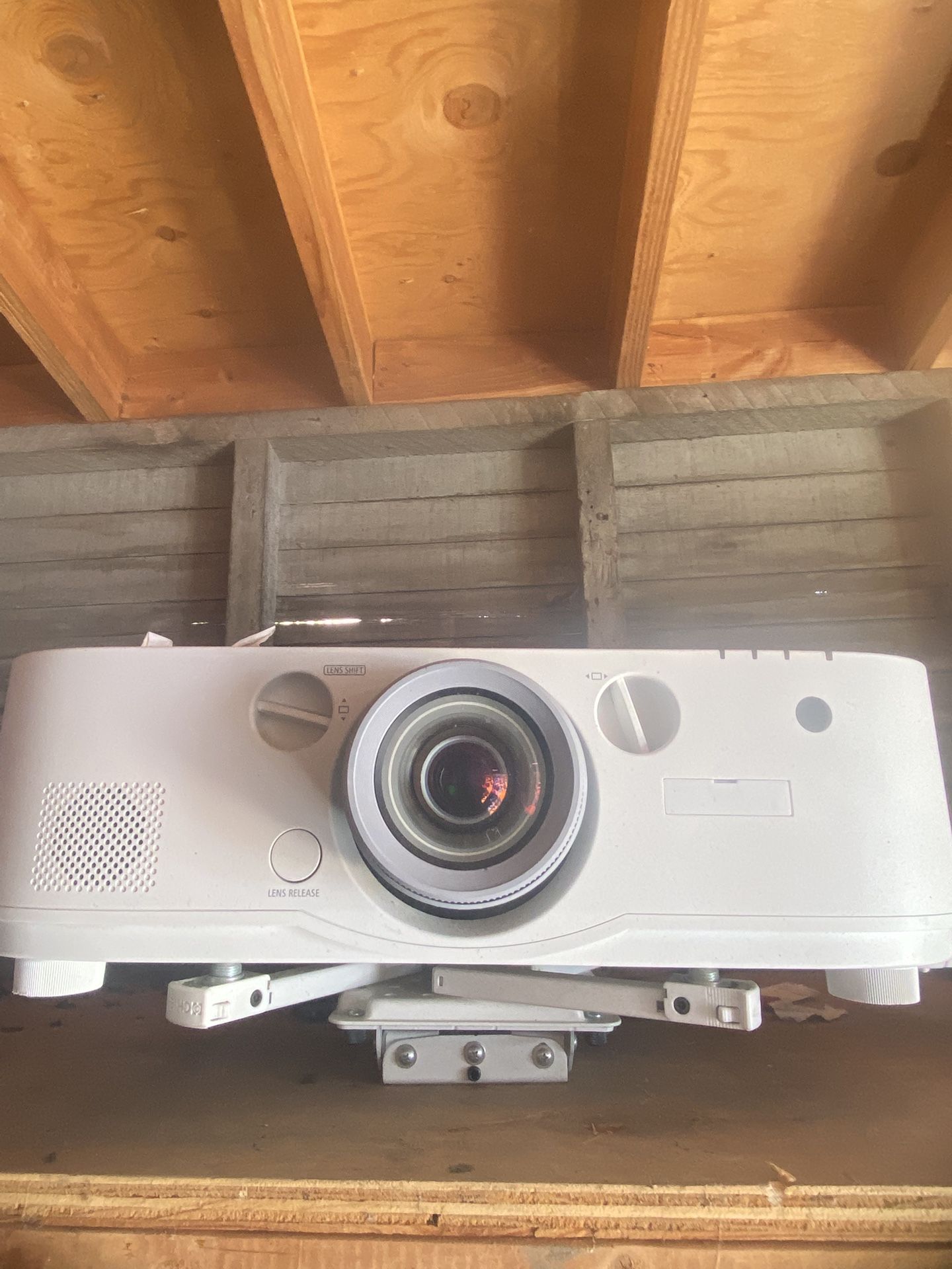NEC PROFESSIONAL PROJECTOR (Model # NP-PA571W)