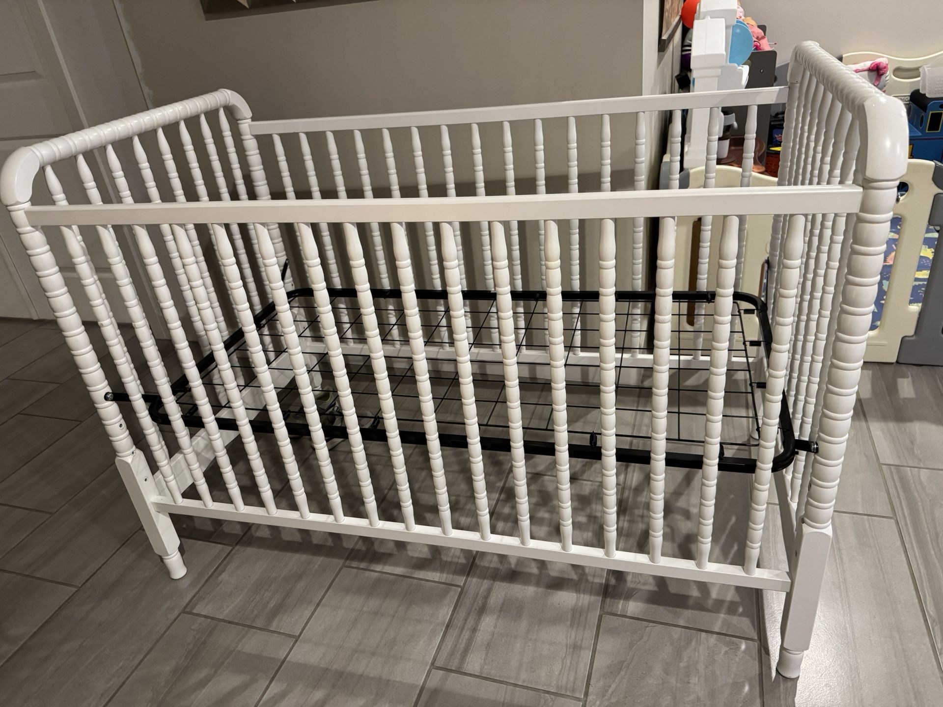 Da Vinci Jenny Lin Crib And Changing Table