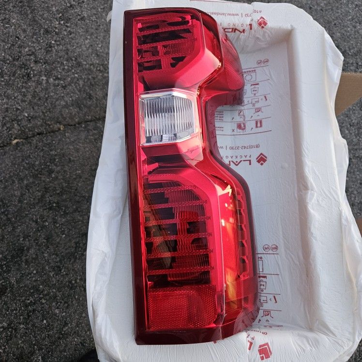 Chevy Silverado Light R SIDE