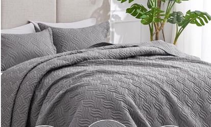 Love’s Cabin Twin Quilt Set Grey Bed Wave Pattern