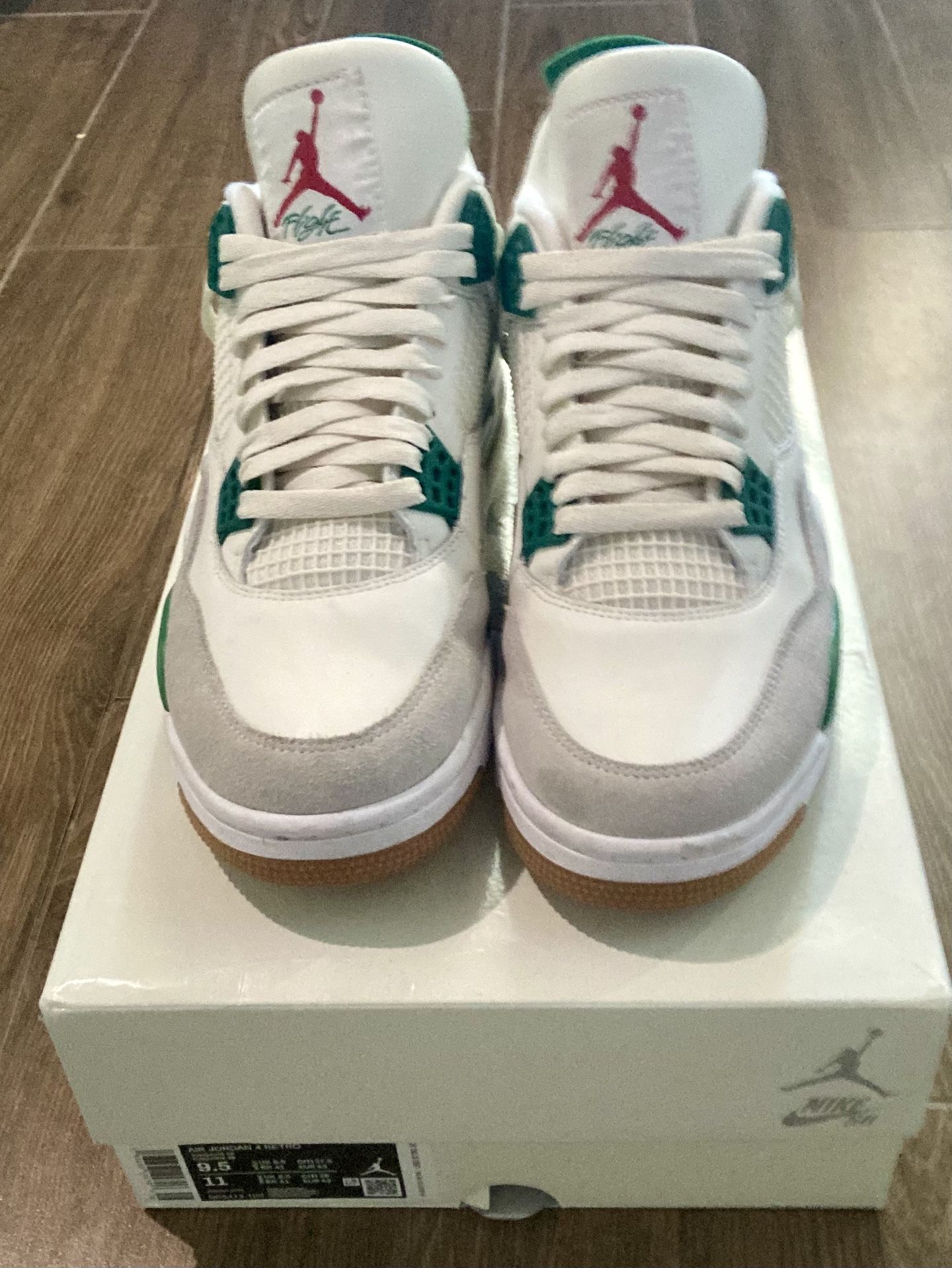 Nike SB x Jordan 4 Retro SP ‘Pine Green’ Size 9.5